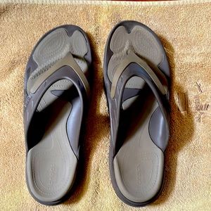 Crocs Dual comfort modi flip flop sandals